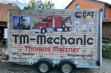 Beklebung Fahrzeug Anhänger